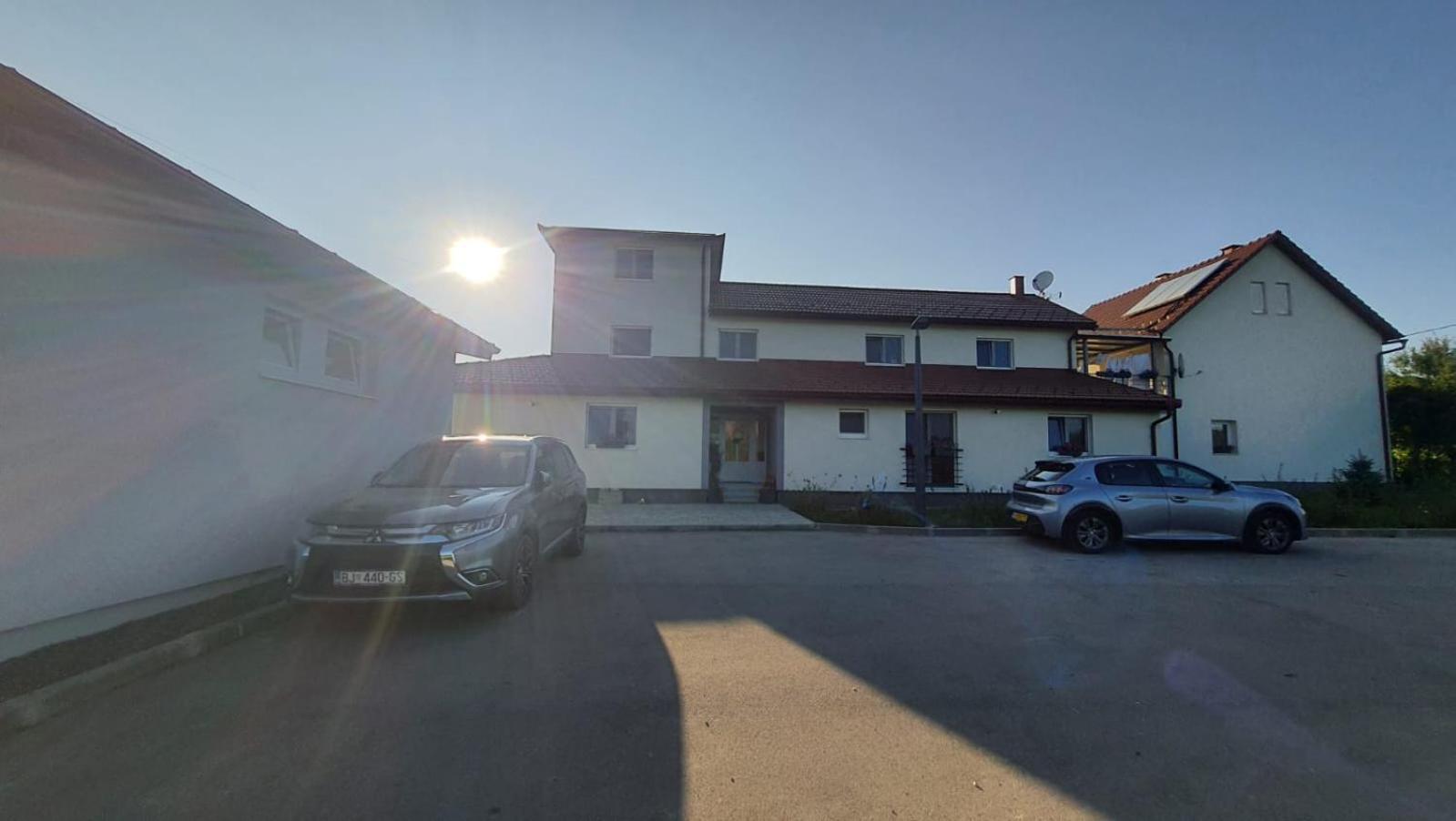אוטוצאץ Apartman Fenestra S Terasom I Pogledom Na Gacku מראה חיצוני תמונה